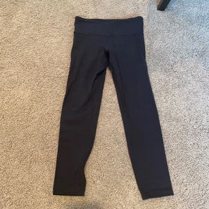 Cropped lululemon wunder under leggings